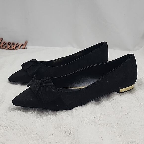 ●NINE WEST●FAVS FLATS BLACK  POINTED-TOE GOLD TRIM BOW ON TOE BOX LADIES 8 NWOB - Picture 1 of 16